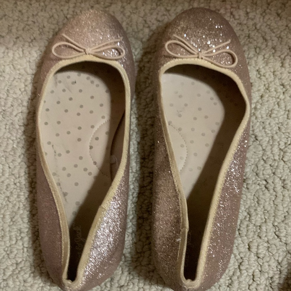 Cat and Jack size 5 woman shoes
